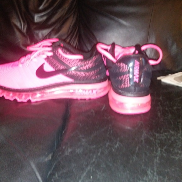 Sneakers - Picture 2 of 3